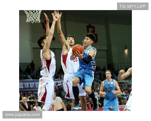 成都篮球队耐力争议引发热议球迷对球队表现和训练方式展开激烈讨论 成都篮球队耐力争议引发热议球迷对球队表现和训练方式展开激烈讨论